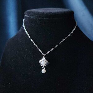 Vintage white pearl and silver necklace